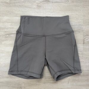 Aritzia Golden LIFE DIVINITY HI-RISE 5" SHORT in Shaded Grey